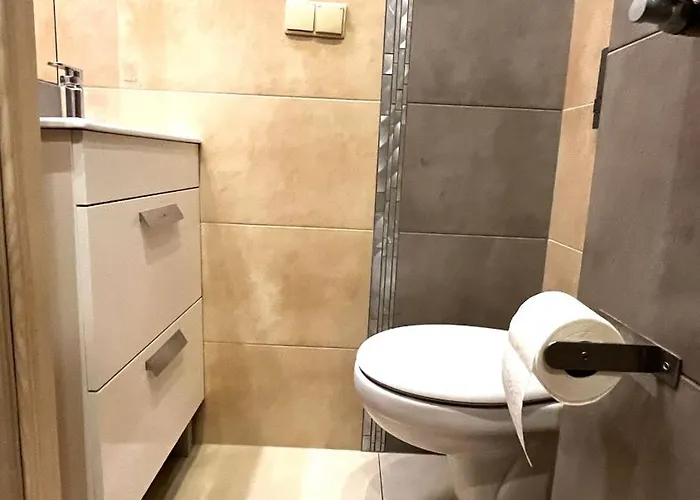 Small For 1 كراكوفيا